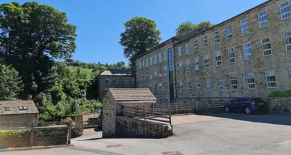 2 Bed Woodland Retreat - Garden & Free Parking