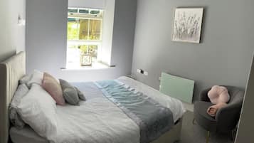 Apartment | 2 bedrooms, iron/ironing board, free WiFi, bed sheets