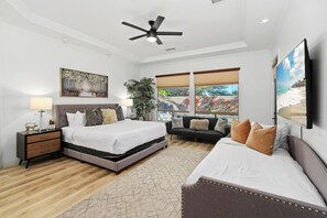 6 habitaciones, tabla de planchar con plancha y cuna de viaje 