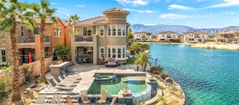 Lakefront Dream: Misters and The Best Corner Lot on the Lake! EV!