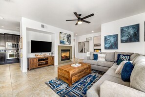 智能电视、电子游戏、桌上足球