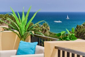 Property grounds - Sun all day double wide balcony with panoramic sea view (Marbella)