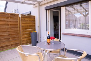 Deluxe Double Room | Premium bedding, in-room safe, desk, laptop workspace