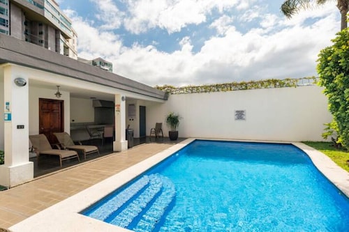 Stunning Flat Studio in Prime Location -300f to Restaurants+CIMA Hosp