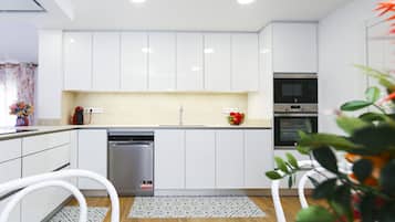 Fridge, microwave, oven, dishwasher