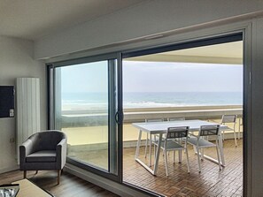 Dining - Appt 1ère Ligne 2 Terrasses 3 Chambres Accés Direct à la Plage (Canet-en-Roussillon)