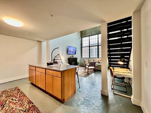 5106 Peters Cartridge Factory · New renovated Loft in Old factory by Kings Island