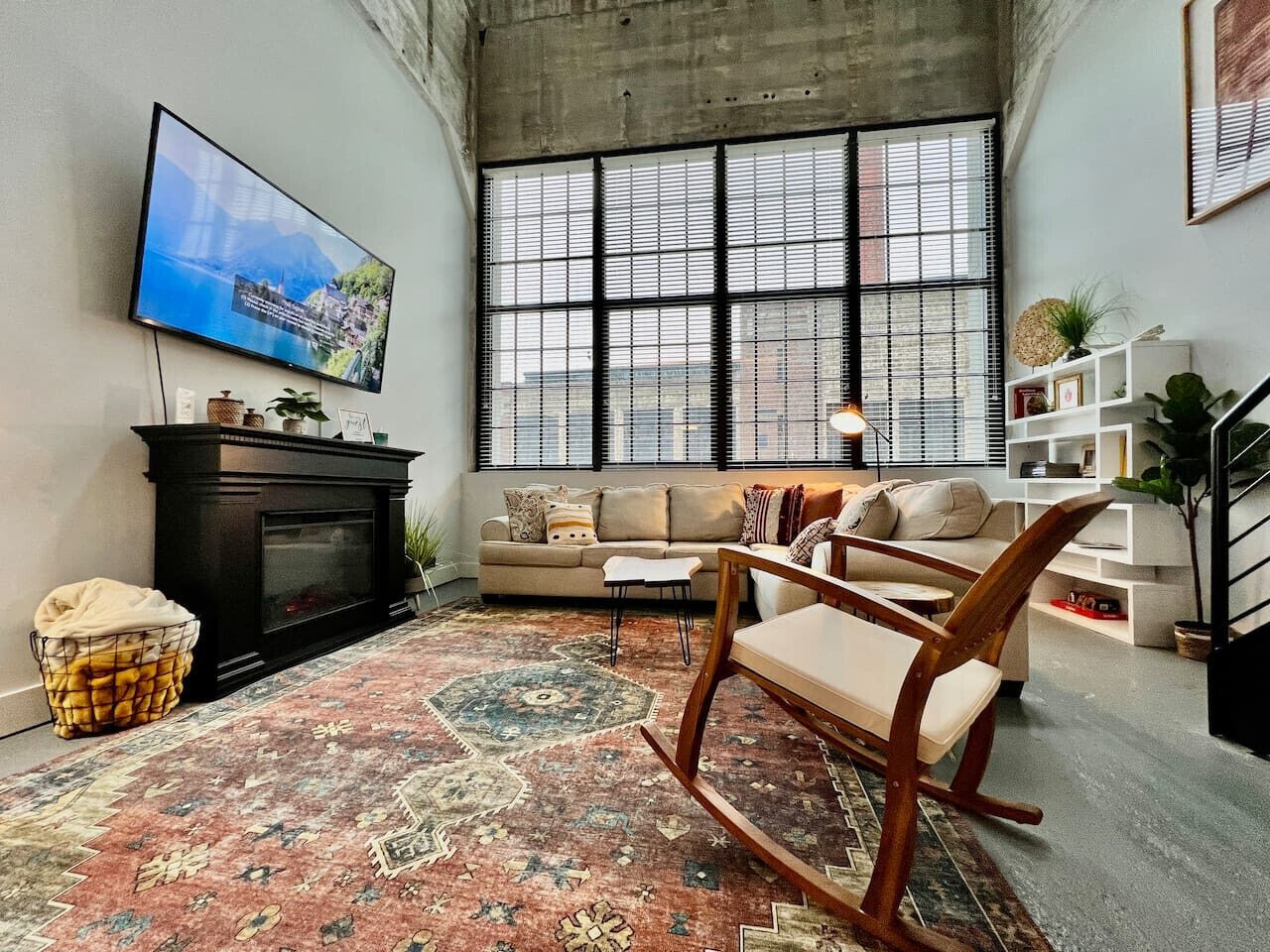 TV, fireplace