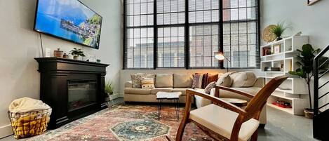 TV, fireplace