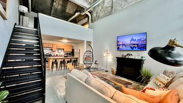TV, fireplace
