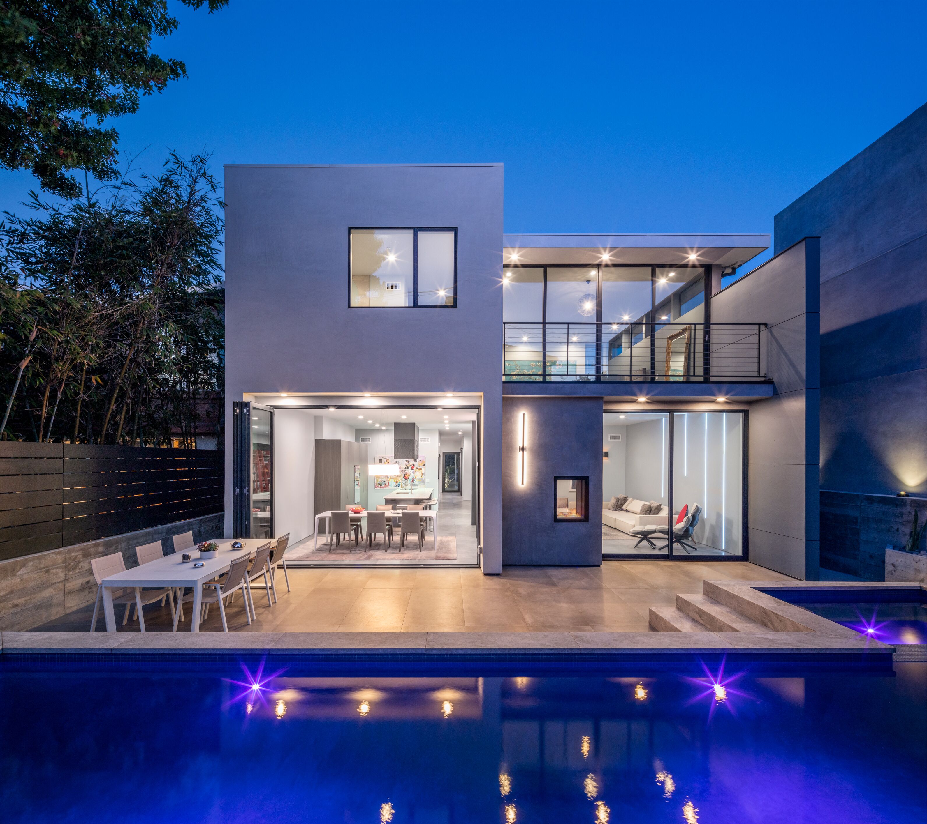 Contemporary luxurious Tree section home
