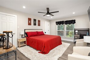 3 Schlafzimmer, Schreibtisch, Bügeleisen/Bügelbrett, Reisekinderbett