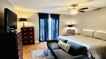 Smart TV, fireplace, Hulu, table tennis