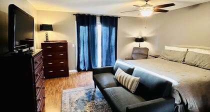 The Blue Lagoon on the 18th hole! Walk to pool, food, and golf!