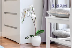 1 chambre, bureau, chambres insonorisées, fer et planche à repasser