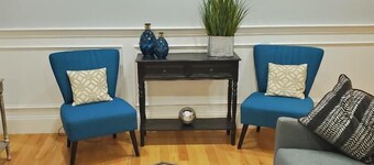 Modern 2 BR, 1BA Near Convention Center & Seaport