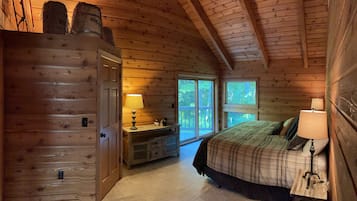 4 bedrooms, travel crib, WiFi (free), bed sheets
