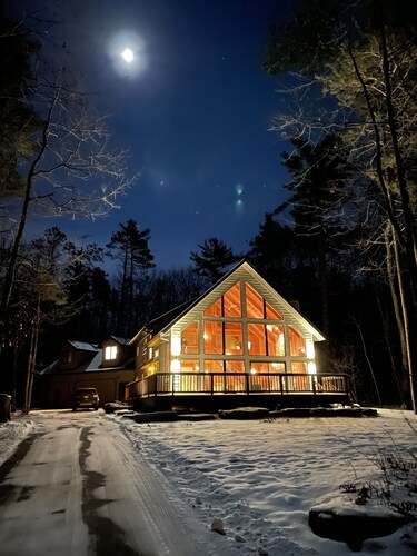 Enjoy your stay in Door County at this Cozy and Spacious Cabin
