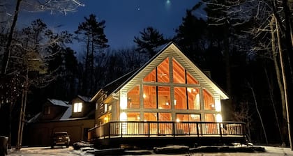 Enjoy your stay in Door County at this Cozy and Spacious Cabin