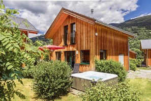 Outdoor spa tub - Chalet # 4b with 3 Bedrooms, sauna & whirlpool (St. Georgen am Kreischberg)