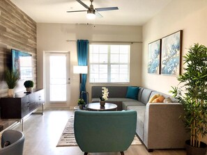 Fernseher, Tischtennisplatte