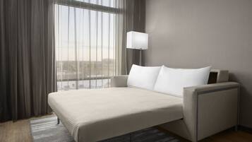 Hypo-allergenic bedding available, in-room safe, desk, laptop workspace