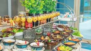 Frokostbuffé hver dag (mot et tillegg)