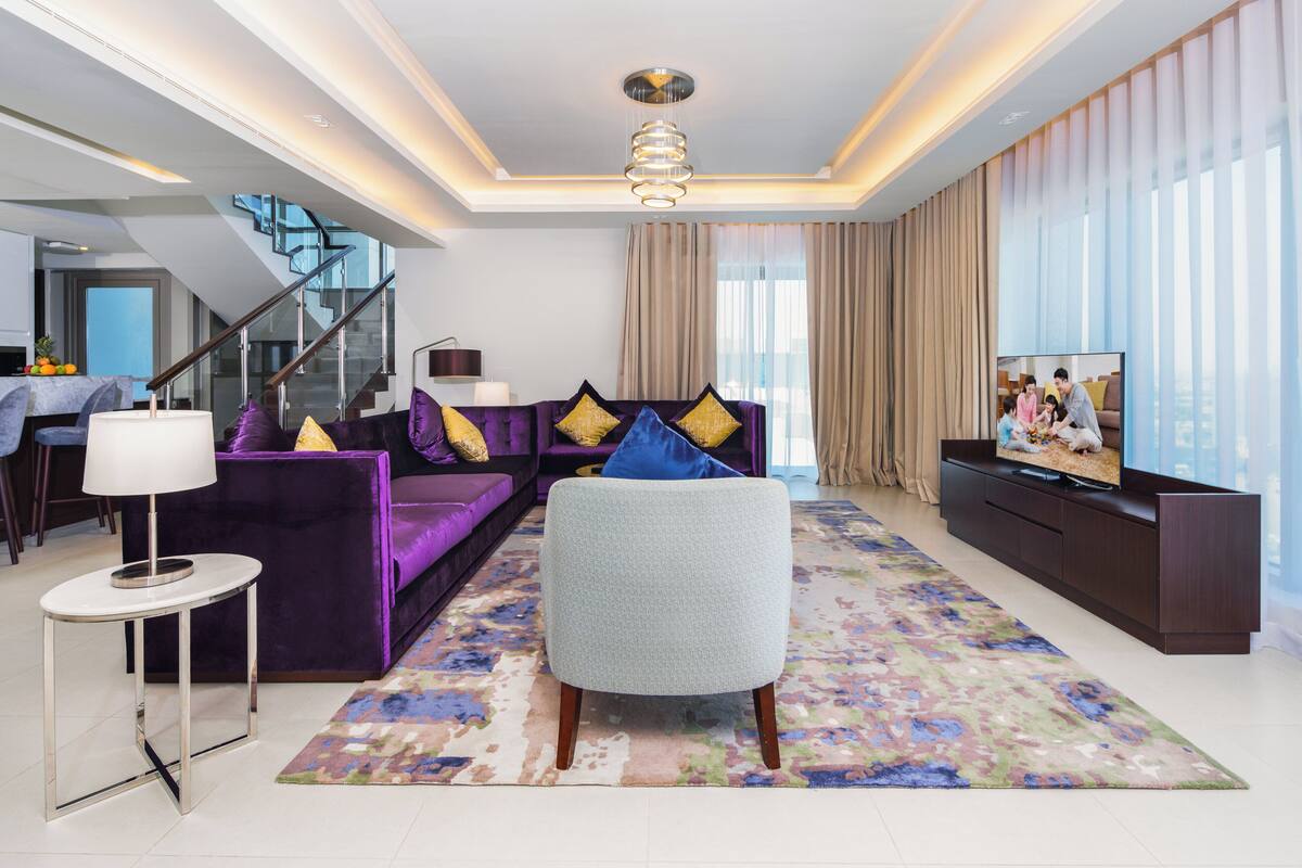 Penthouse, 3 habitaciones | Área de sala de estar | Televisión de pantalla plana 