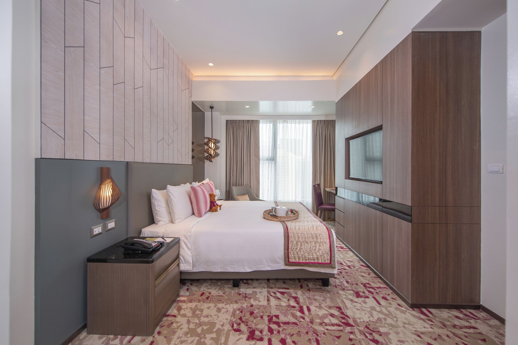 Deluxe Room, 3 Bedrooms | Premium bedding, in-room safe, desk, laptop workspace