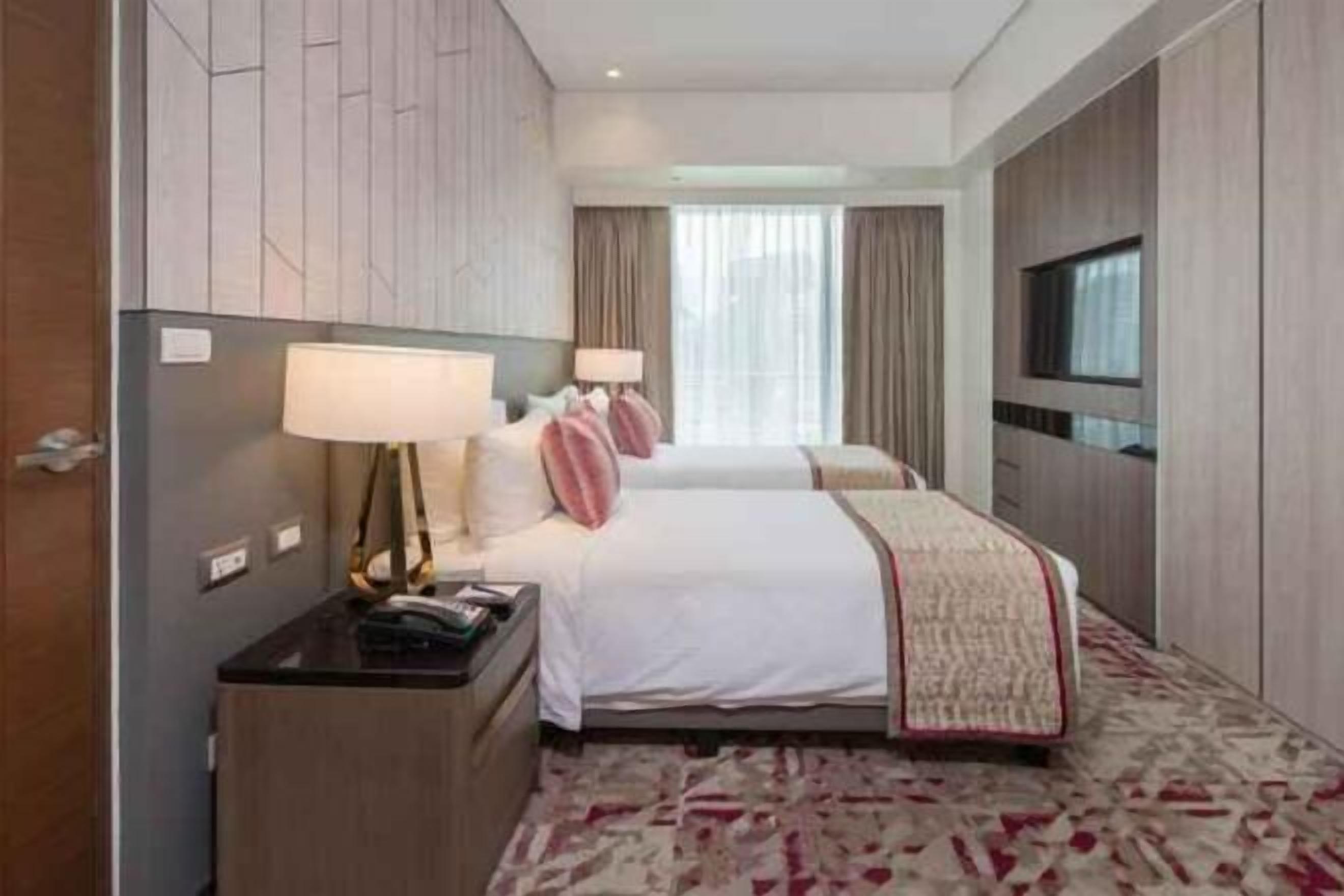 Premium bedding, in-room safe, individually furnished, desk