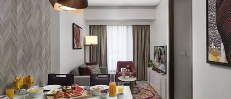 Deluxe Room, 1 Bedroom | Premium bedding, in-room safe, individually furnished, desk