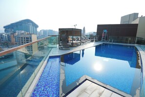 Outdoor pool, pool loungers - Pavilion Hotel Al Jaddaf Managed by Nooa (Dubai)