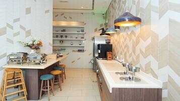 Daily continental breakfast (AED 35 per person)