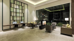 Lobby-lounge