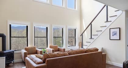 Modern Retreat with Apartment and Mountain Views!