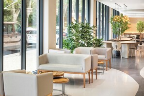 Coin salon dans le hall