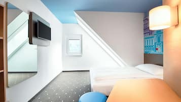 Hypo-allergenic bedding, desk, soundproofing, free WiFi