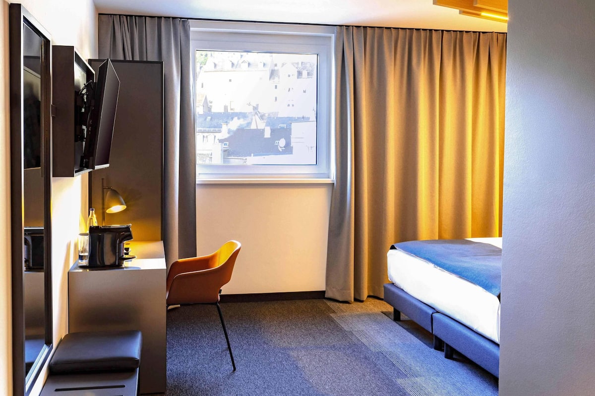 Premium-dobbeltværelse | Allergivenligt sengetøj, skrivebord, lydisolering, gratis Wi-Fi