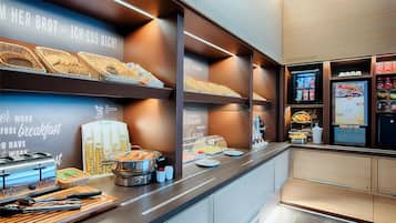 Tägliches Frühstücksbuffet (13.9 EUR pro Person)