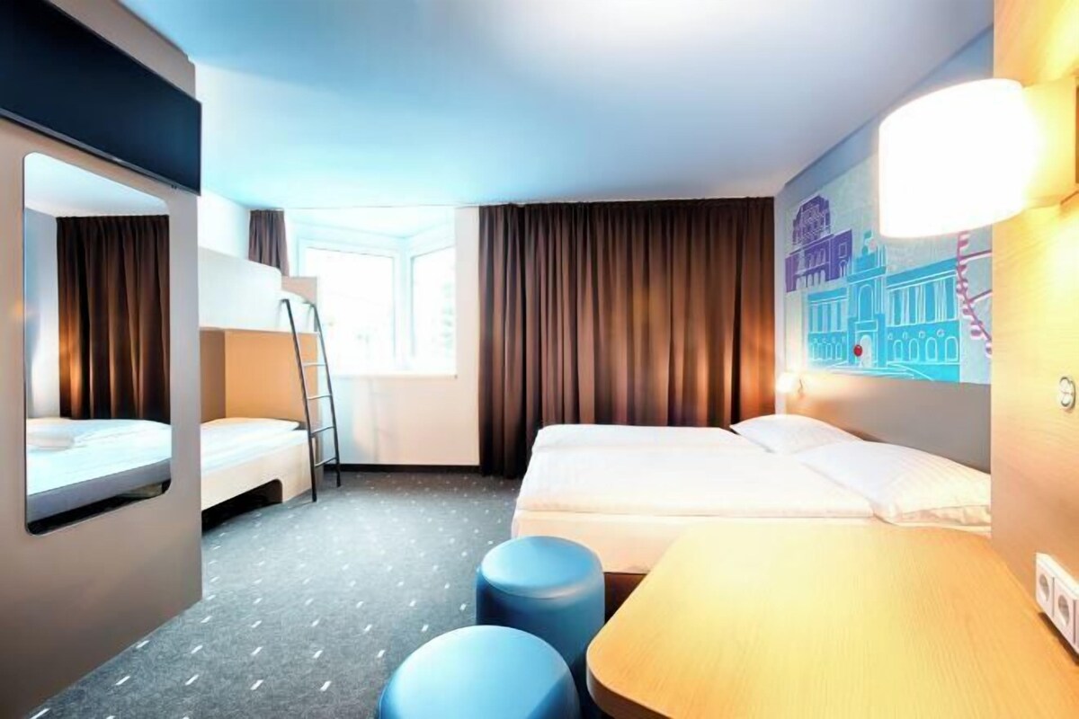 Allergikerbettwaren, Schreibtisch, schallisolierte Zimmer