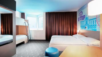 Quadruple Room | Hypo-allergenic bedding, desk, soundproofing, free WiFi