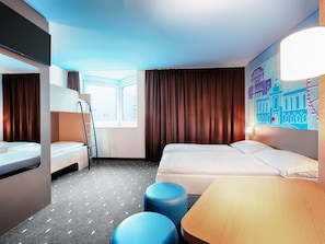 Hypo-allergenic bedding, desk, soundproofing, free WiFi