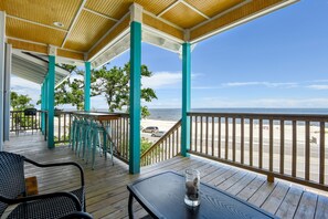 Outdoor dining - Luxury Beach Front Home!!! (Long Beach)