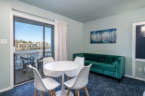 บริเวณนั่งเล่น