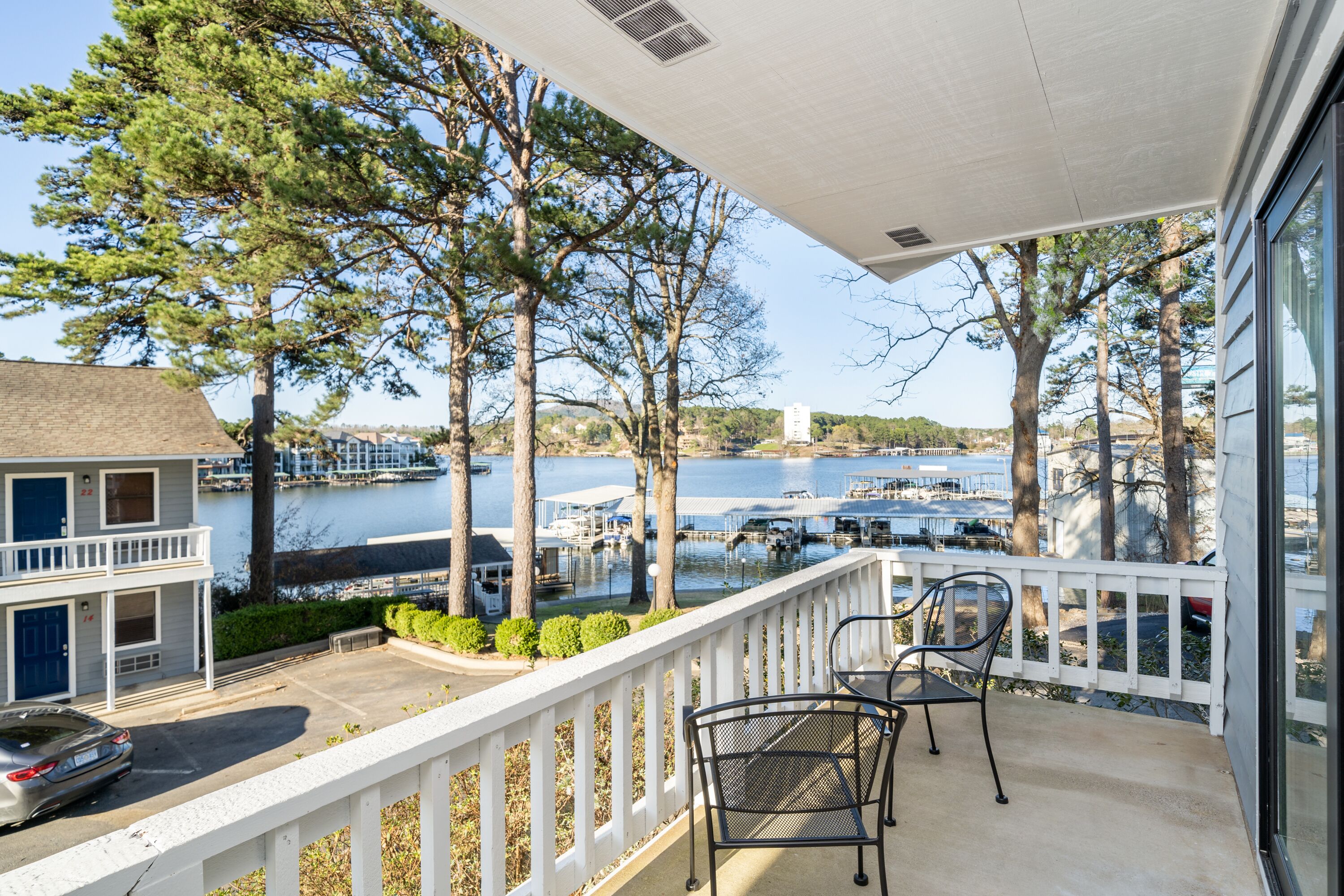 开间套房, 1 张特大床和 1 张沙发床, 度假村景观 | 露台