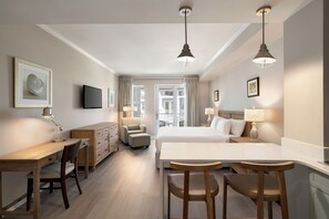 Studio, 1 giường cỡ king (Premier, Residence) | Bàn, bàn ủi/dụng cụ ủi quần áo, truy cập Internet không dây miễn phí