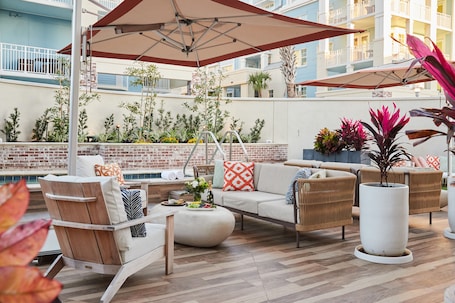 身体护理、热石按摩、深层组织按摩、瑞典式按摩、体膜护理、身体磨砂