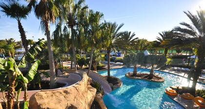 Getaway or Stay | Disney | Golf | Water Park | Free Parking | Resort Access!