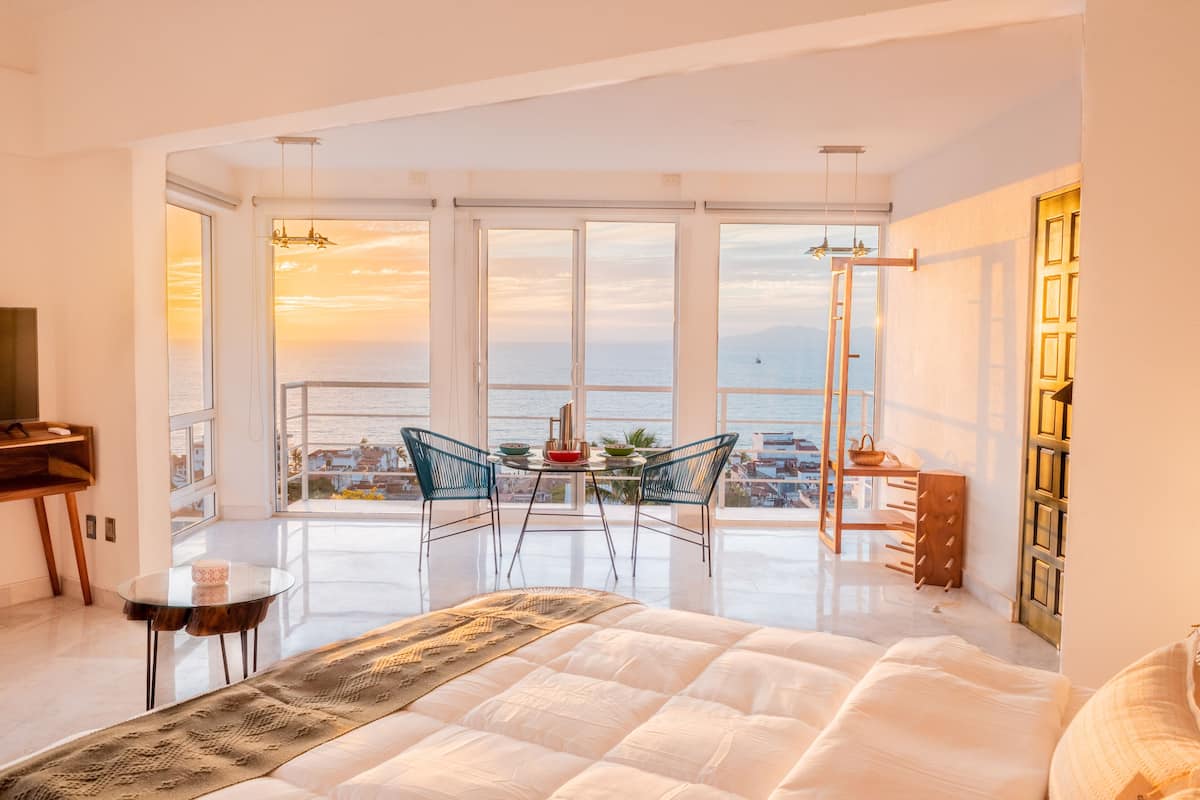 Estudio Grand | Minibar, caja de seguridad en la habitación y escritorio