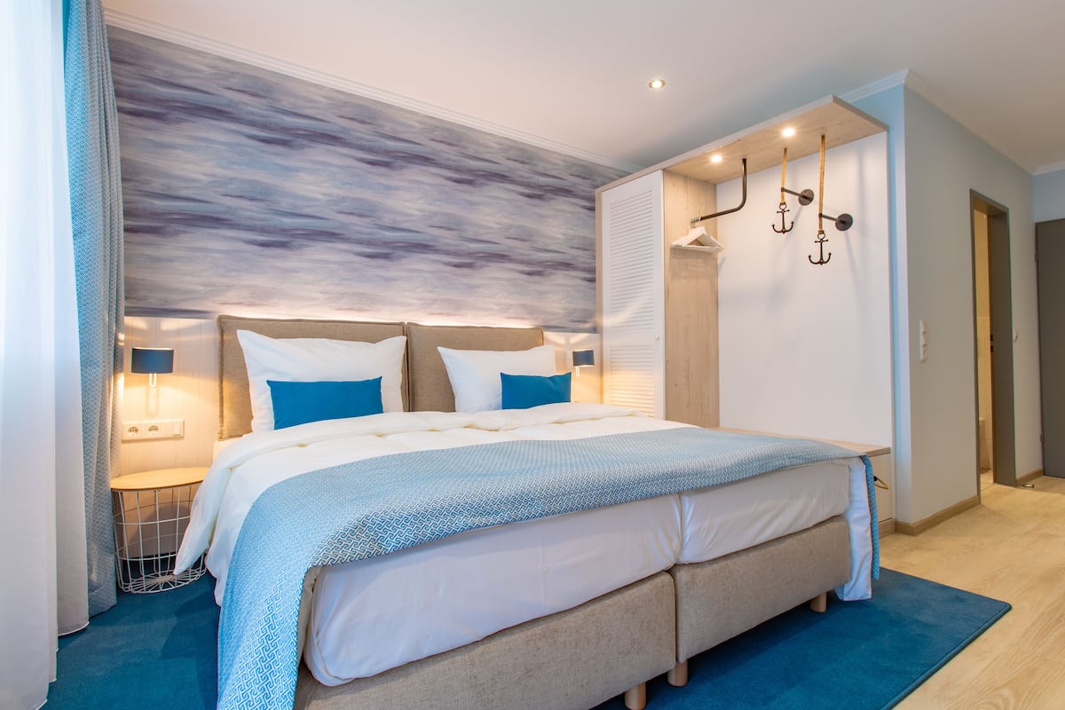 Habitación Confort | Ropa de cama de alta calidad y caja de seguridad en la habitación